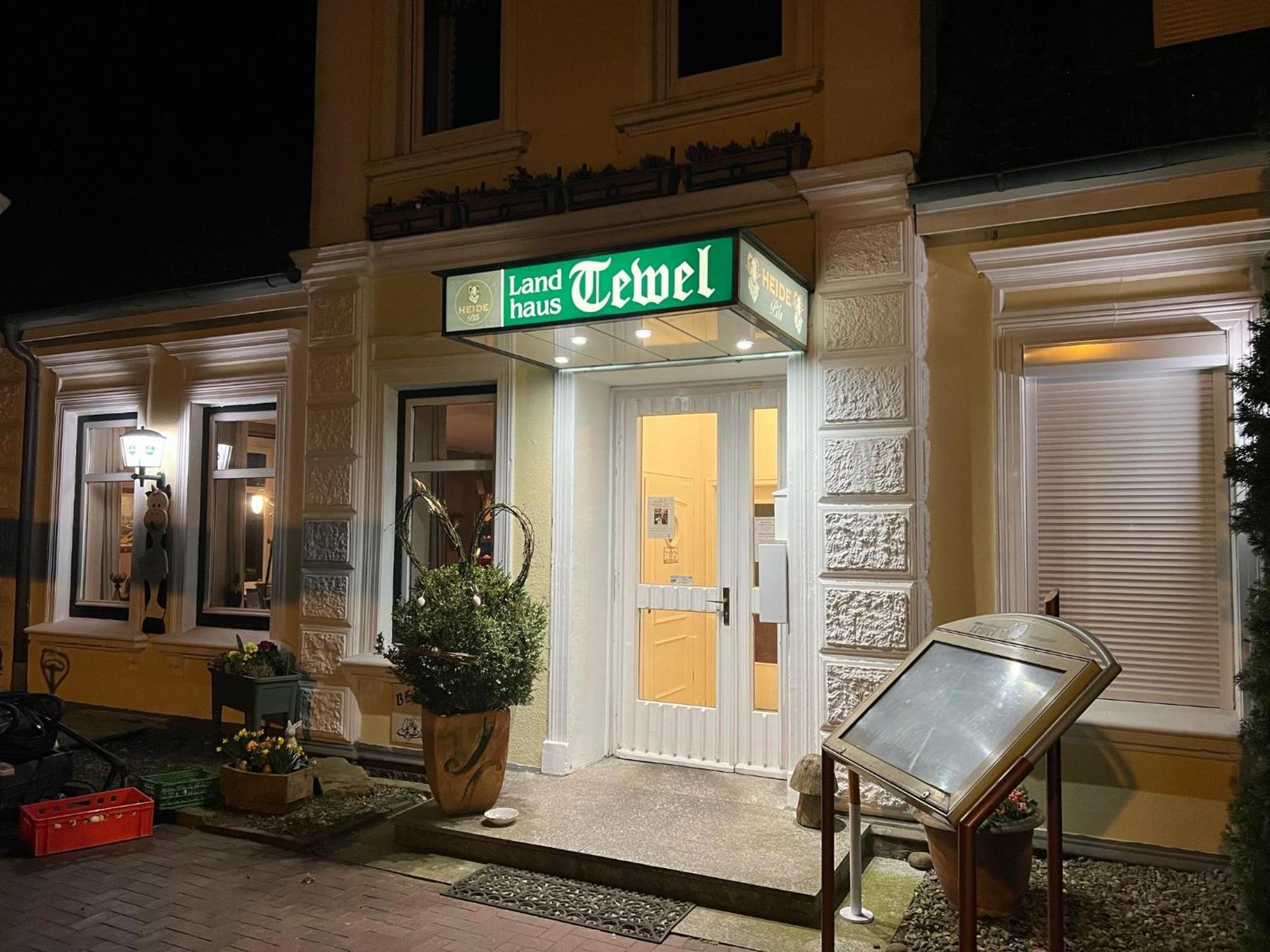 Landhaus Tewel Hotel Mit Restaurant Exterior foto